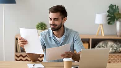 Make sure you check. Customer checking his Agreement with grenke